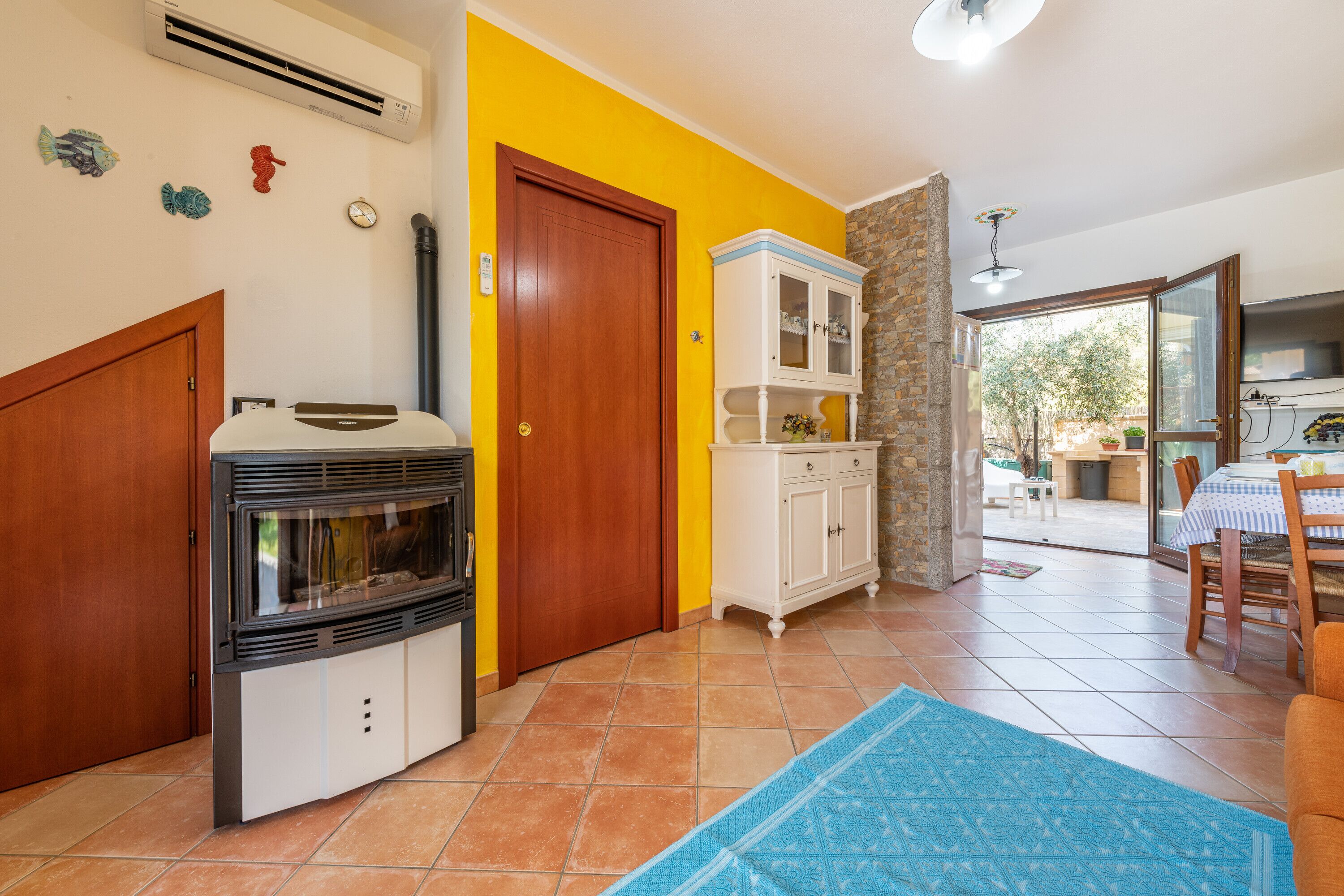 "Villa Ginny e Clari" con vista sulle montagne, terrazza e aria condizionata