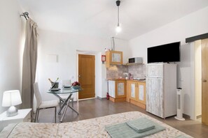 1 slaapkamer, een strijkplank/strijkijzer, gratis wifi, beddengoed