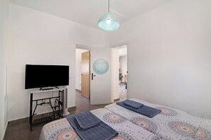 1 slaapkamer, een strijkplank/strijkijzer, gratis wifi, beddengoed