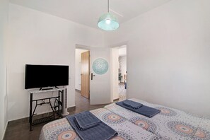 1 室のベッドルーム、アイロン / アイロン台、WiFi (無料)、ベッドシーツ