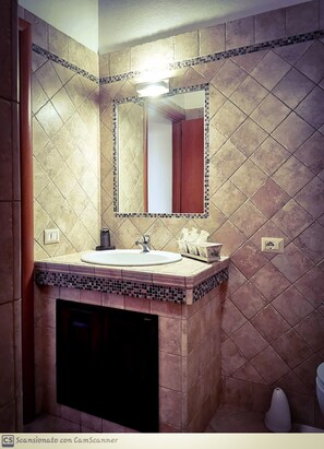 Dusche, Haartrockner, Bidet, Handtücher
