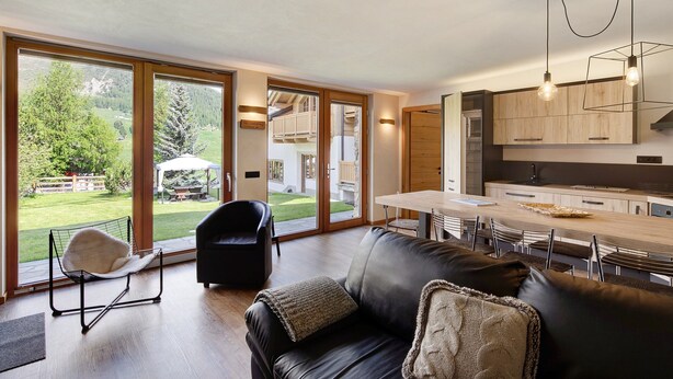 TV - Holiday Apartment Chalet Monteneve Neve with Mountain View, Shared Garden & Wi-Fi (Livigno)