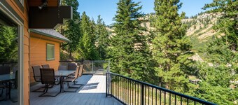 Leavenworth Mtn. Retreat -Home Close to Town