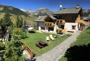 Property grounds - Holiday Apartment Chalet Monteneve Bordeaux with Mountain View, Balcony & Wi-Fi (Livigno)