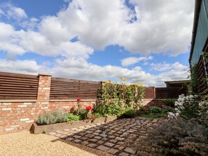 Property grounds - Wren Cottage (Sandbach)