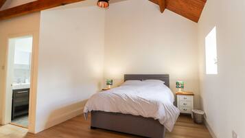 1 habitación, decoración personalizada y muebles diferentes