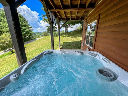 Trade the Heat for Mountain Breezes - 3BR/3BA, Hot Tub, River Access, WiFi