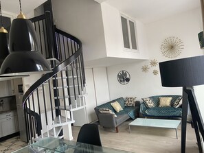 Living area - Magnificent duplex in the Suquet area (Cannes)