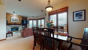 Interior - Luxury Ski-In/Ski-Out Condo, Breathtaking Views, Washer/Dryer, 5-Star Comfort (Mammoth Lakes)