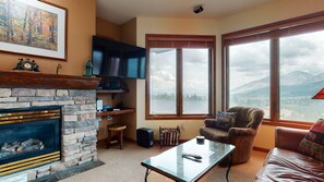Smart TV, fireplace, DVD player - Luxury Ski-In/Ski-Out Condo, Breathtaking Views, Washer/Dryer, 5-Star Comfort (Mammoth Lakes)