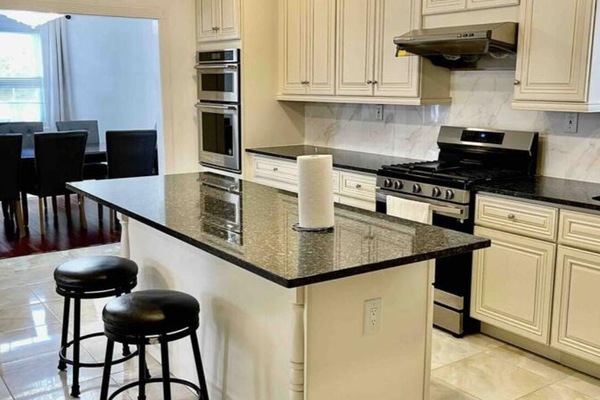 Frigorífic, microones, forn i placa de cuina