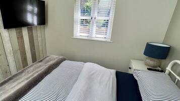 1 bedroom, desk, WiFi (free), bed sheets