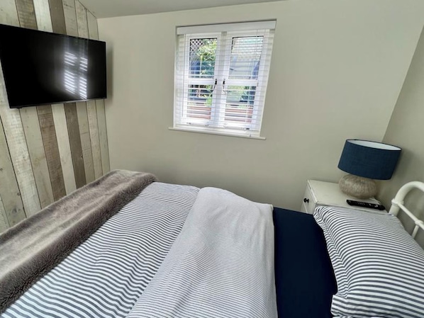 1 quarto, escrivaninha, Wi-Fi de cortesia, roupa de cama