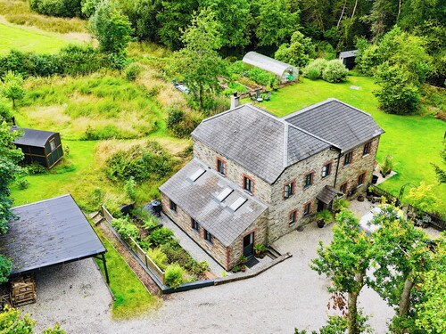 Rural self-contained annexe. Close to Tavistock, Dartmoor, & the River Tamar.