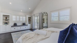 5 bedrooms, iron/ironing board, free WiFi