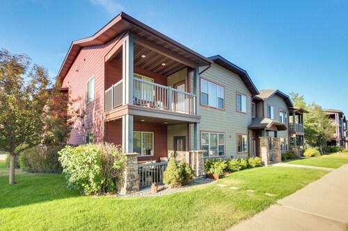 Cozy Livingston Condo w/ Balcony & Mtn View!