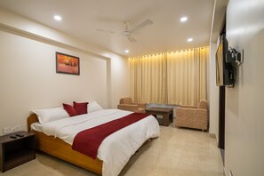 Superior Double Room | In-room safe, soundproofing, bed sheets