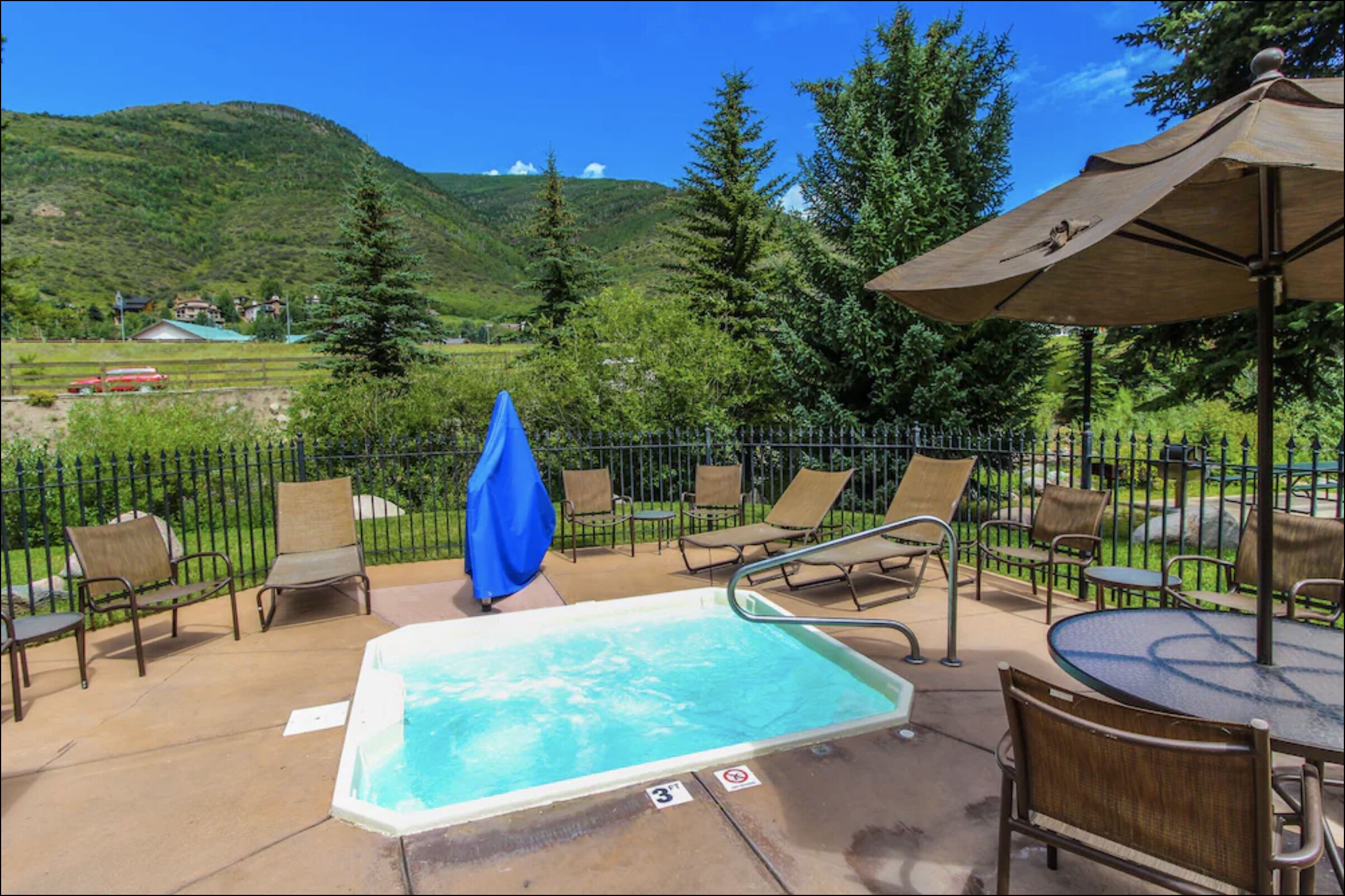 Perfect for Family or friends Ski Vacation Sleeps 6