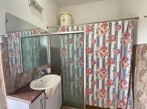 Superior Cottage | Bathroom