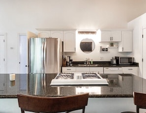 Fridge, microwave, oven, stovetop - Peaceful Loft near BYU and Slate Canyon - 1.5 mile (Provo)