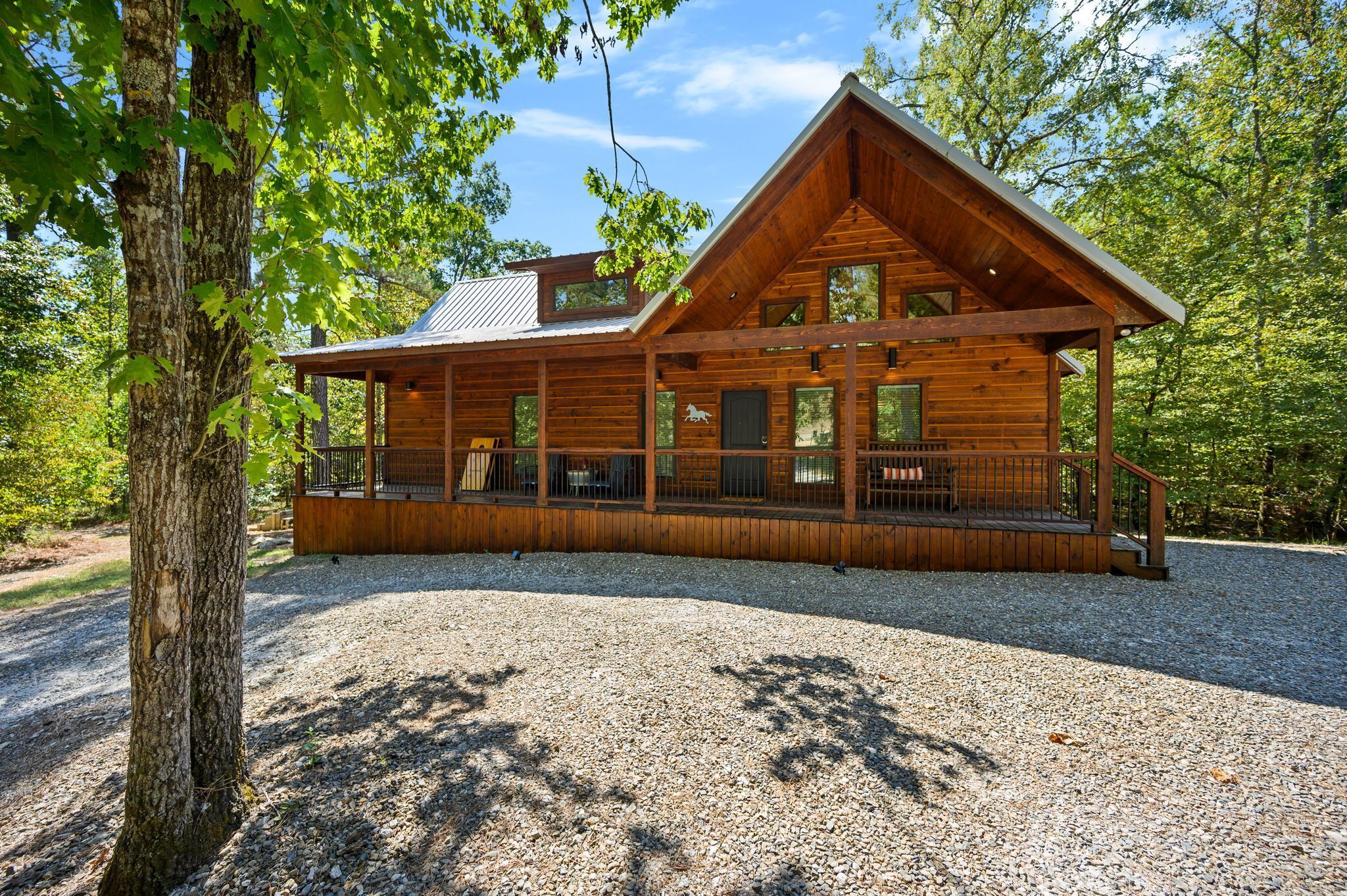 Horsin' Around-New Listing- 1 Bed Sleeps 4 with Hot tub & Fire Pit