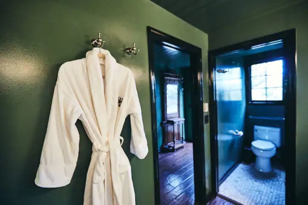 The Gate house Cabin with Cedar Hot Tub