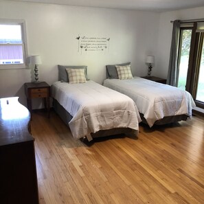4 bedrooms, desk, iron/ironing board, travel cot