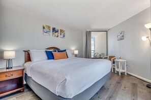 1 bedroom, iron/ironing board, WiFi, bed sheets - Winter Rates! Oceanview 1Br Suite Dogs Welcome! (Myrtle Beach)