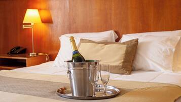 Superior Studio Suite, 1 King Bed | In-room safe, individually decorated, individually furnished, desk