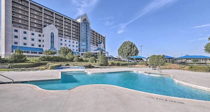 Shop & Dine: Fort Worth Condo w/ Racetrack Views!