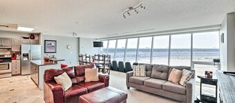 Shop & Dine: Fort Worth Condo w/ Racetrack Views!