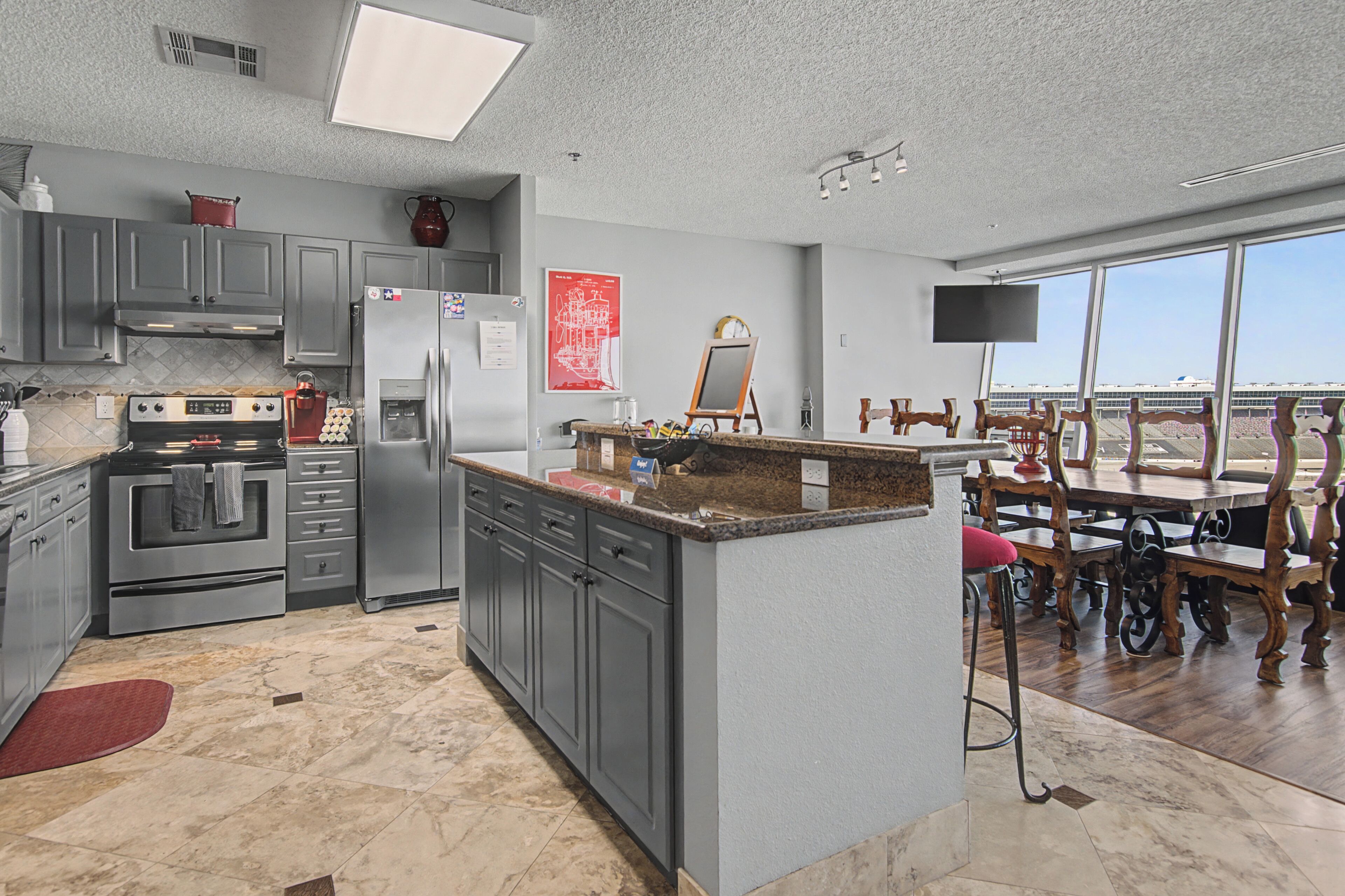 Fridge, microwave, stovetop, dishwasher