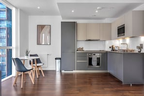 Private kitchen - Stunning Serviced Apartment-Canary Wharf (London)