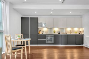 Superior Apartment, 2 Bedrooms, Non Smoking, Kitchenette | Private kitchen - Stunning Serviced Apartment-Canary Wharf (London)