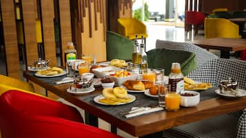 Free daily buffet breakfast