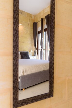 2 bedrooms, soundproofing, iron/ironing board, free WiFi
