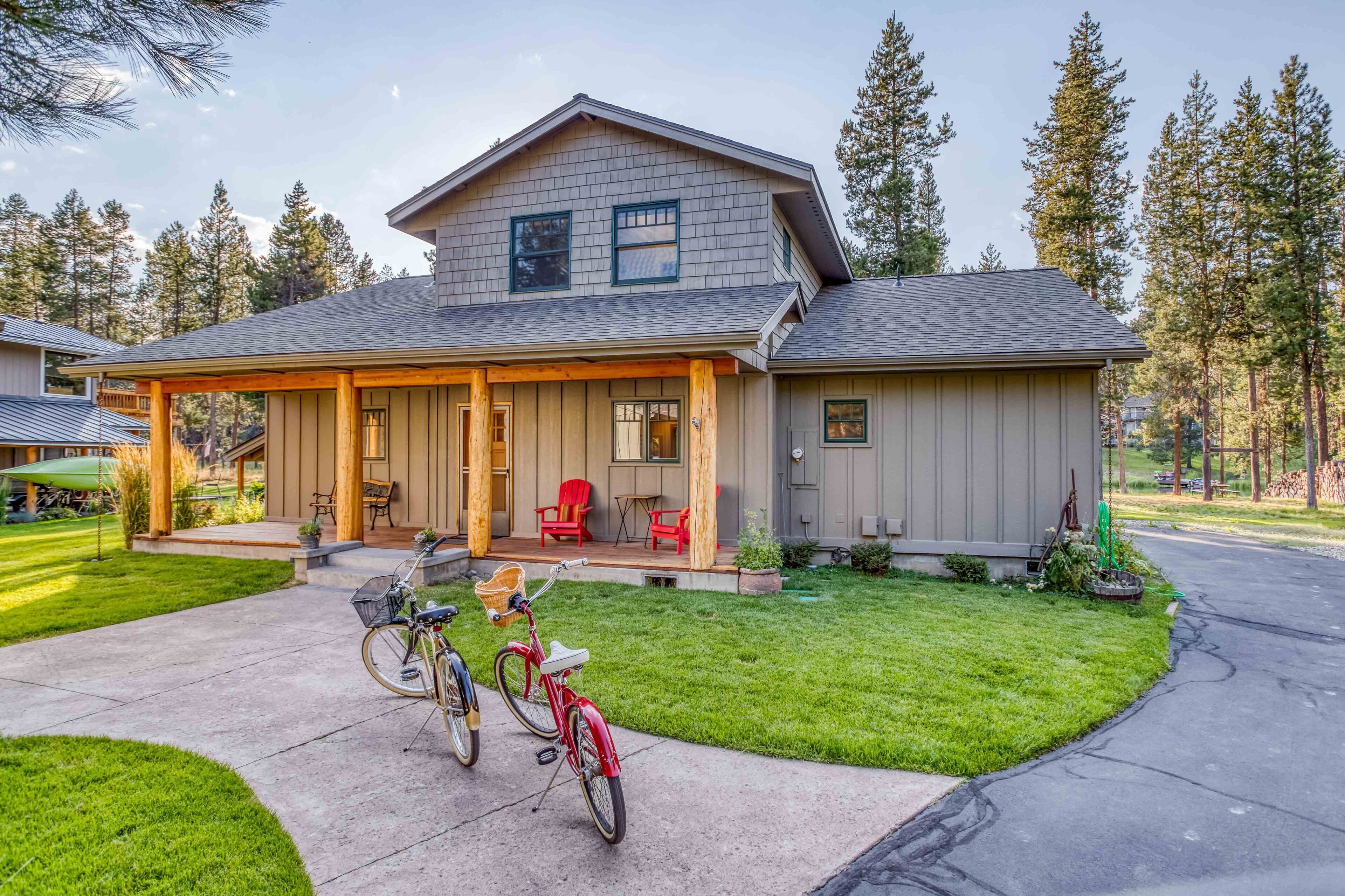 Settle Inn and relax by the riverfront at this Pet Friendly, Hot Tub Home..