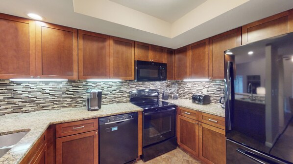 冰箱、微波炉、烤箱、炉灶