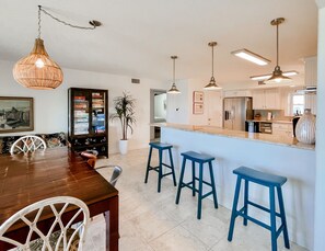 Dining - Beachfront Penthouse “CaraCara” - Island Retreat152 (Port Aransas)