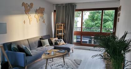 Appartement Lumineux Avec Chambre et Balcon