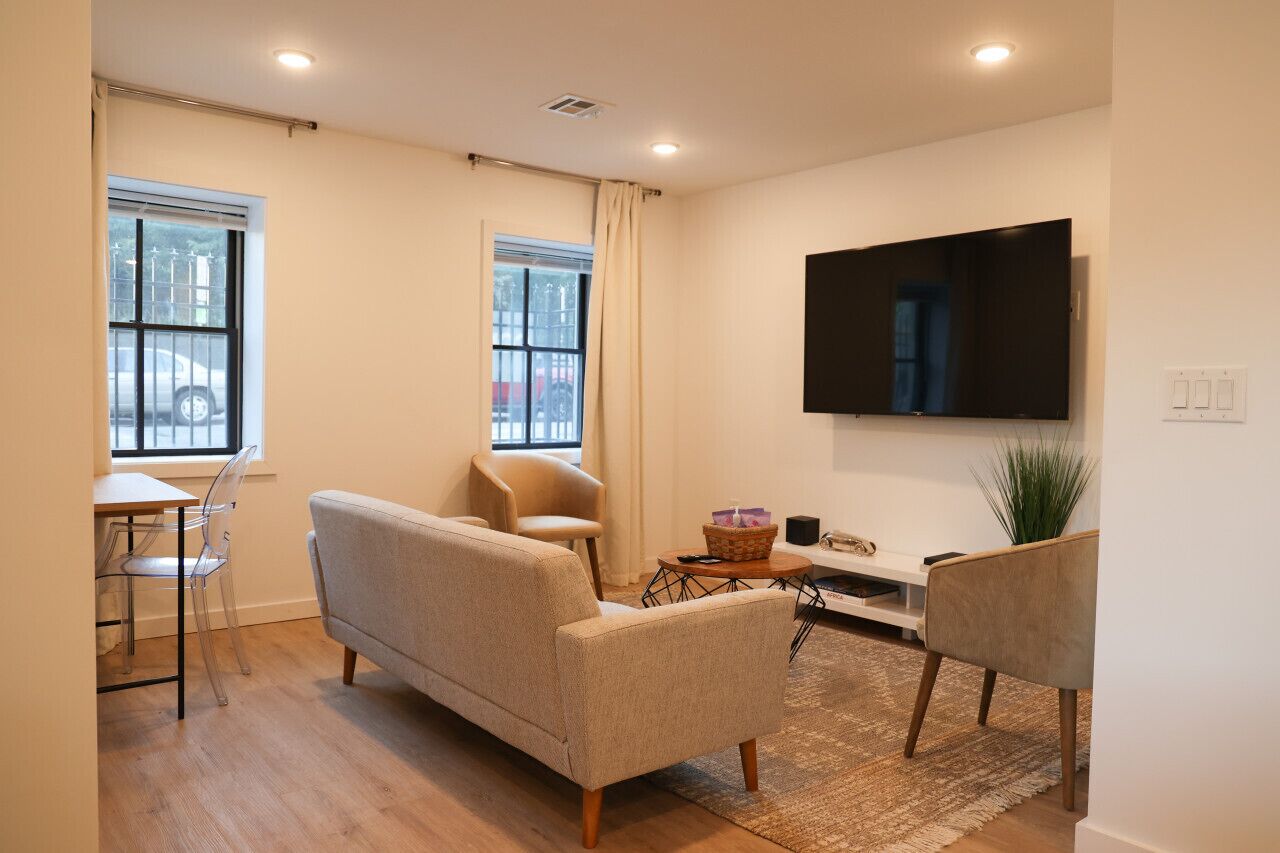 PRIVATE LUXURY APT IN THE HEART OF NEWARK
