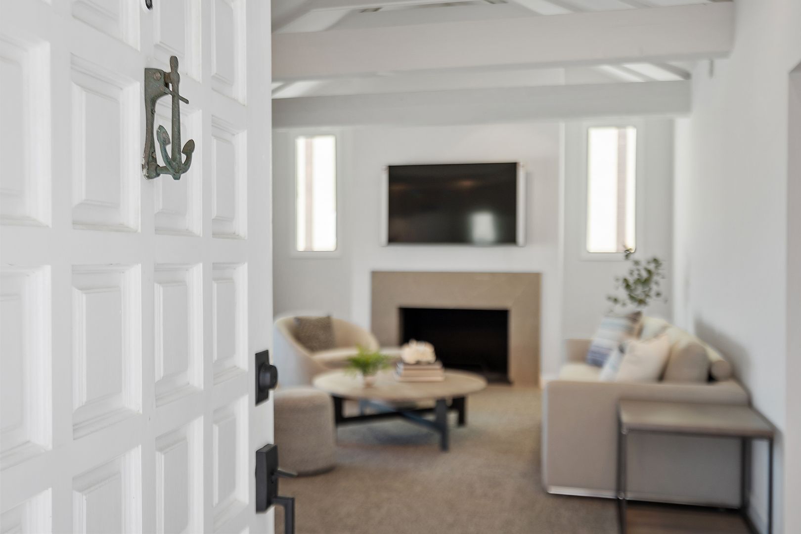 Welcome to the cutest oceanfront beach cottage!