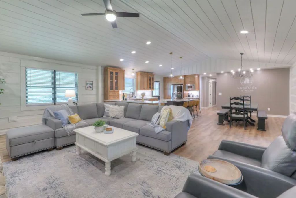 Modern log home w/private dock, overlooking secluded cove; 5 bedrooms/3-baths.