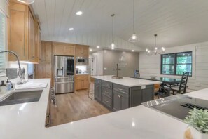 Fridge, microwave, oven, stovetop - Lakeside Family Escape-Modern log home in secluded cove w/pvt. dock, Sleeps 12 (Lynchburg)