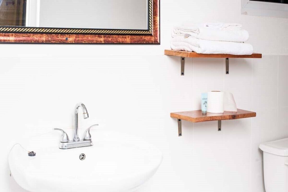 shower, free toiletries, towels, soap