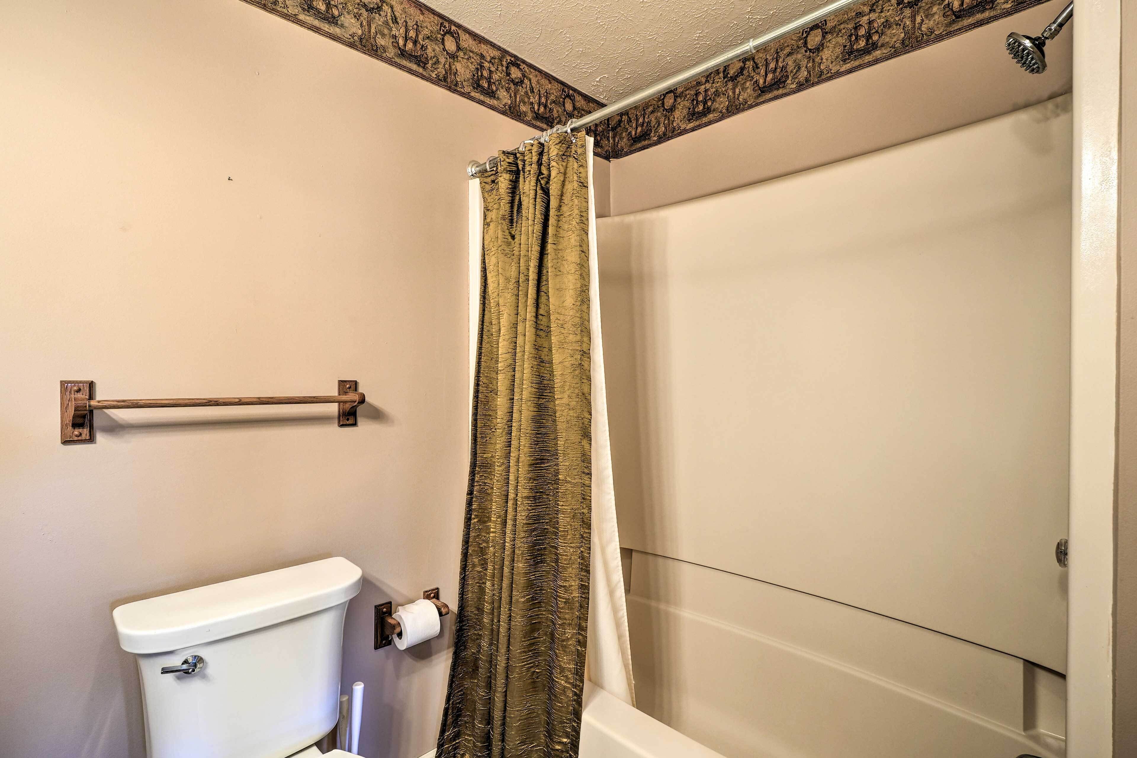 'Angler's Ridge' Waterfront Family Getaway!