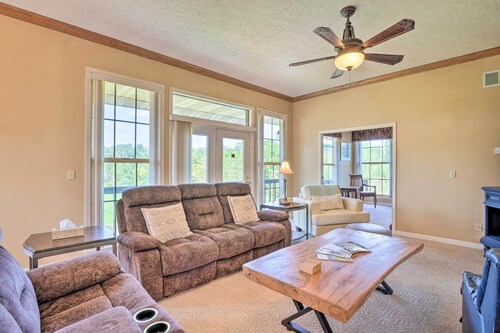 'Angler's Ridge' Waterfront Family Getaway!