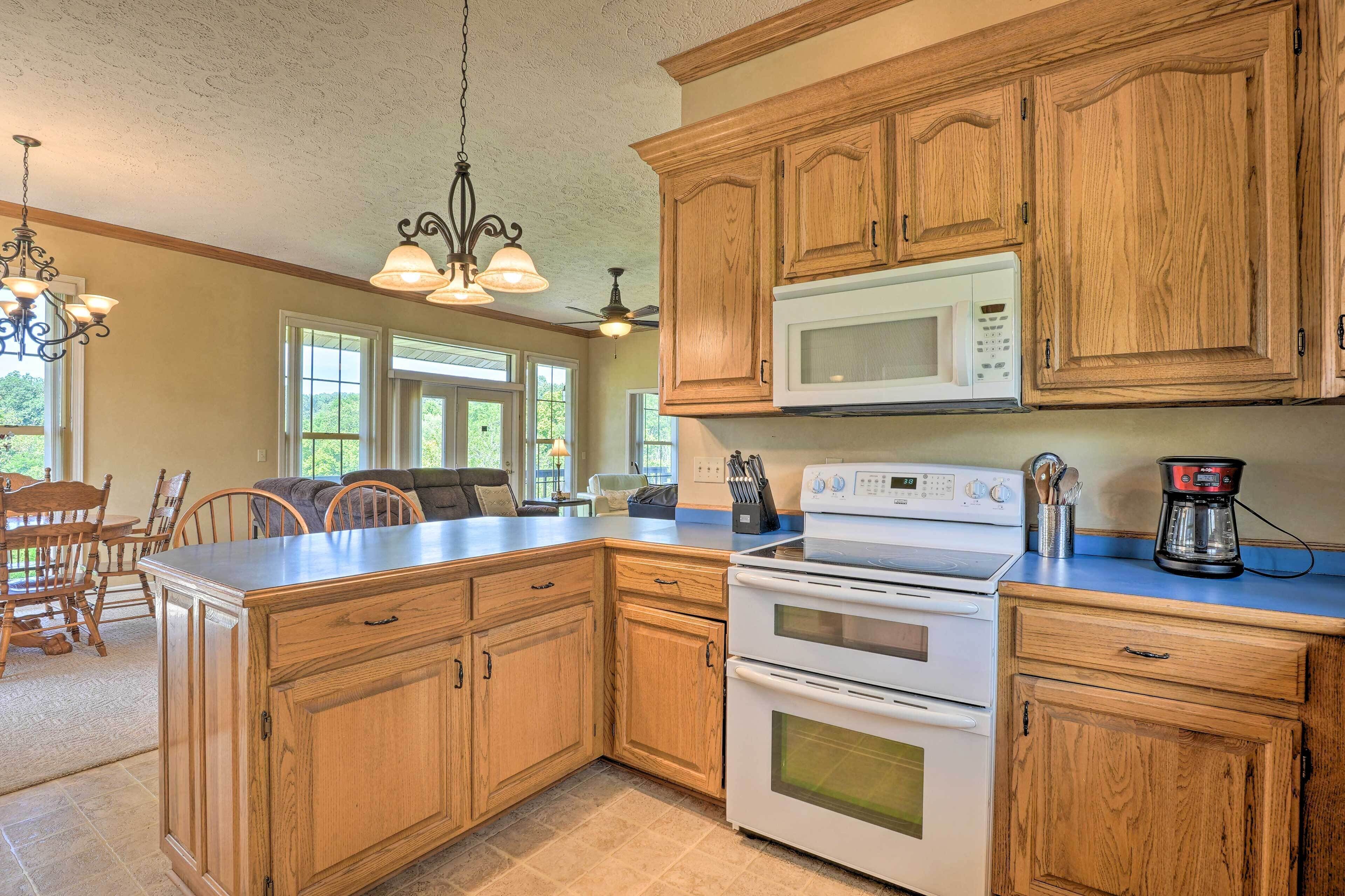 'Angler's Ridge' Waterfront Family Getaway!