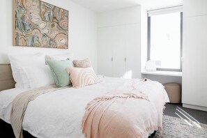 2 habitaciones, tabla de planchar con plancha, wifi y ropa de cama 
