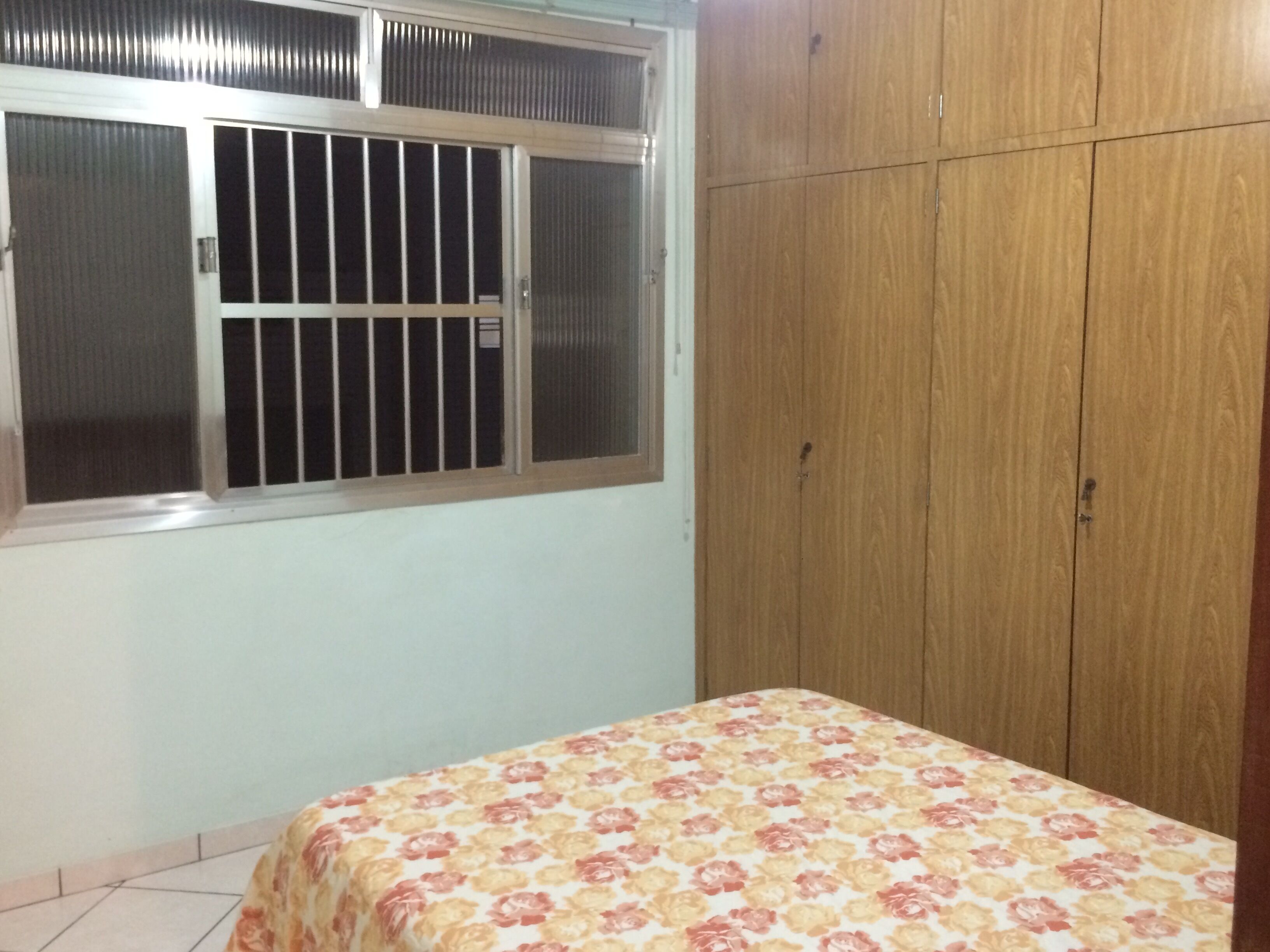 Building in front of Praia do Gonzaga in Santos, between channels 2 and 3.